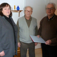 MdB Marianne Schieder gratuliert Gert Müller zu 70 Jahren Gewerkschaftsmitgliedschaft